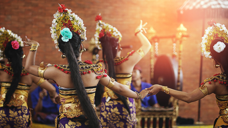 Gamelan dancers