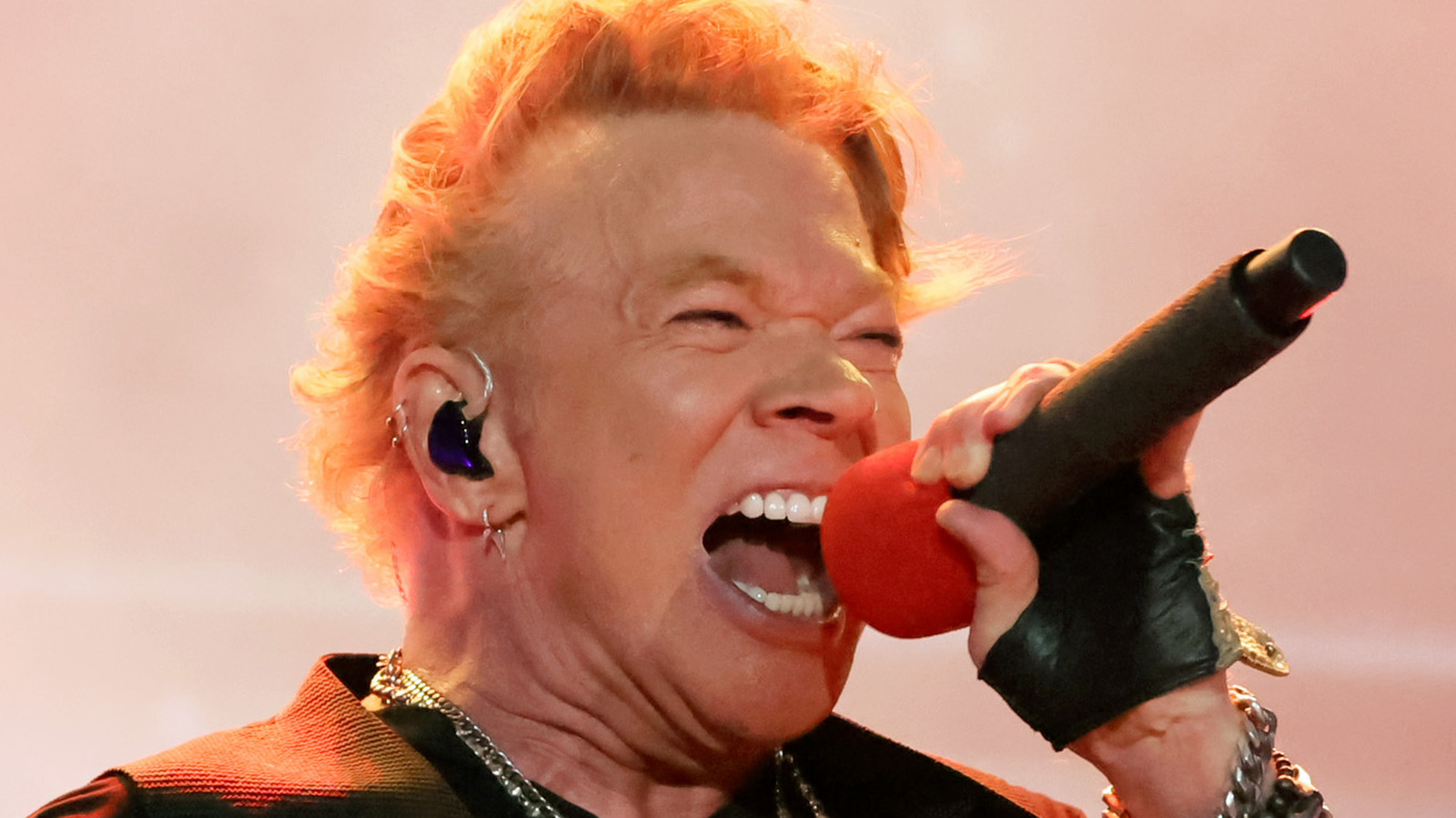 The Guns N' Roses Vs. Vince Neil Feud Timeline Explained