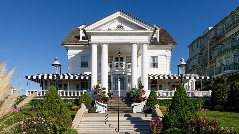 Front of Peter Shields Inn