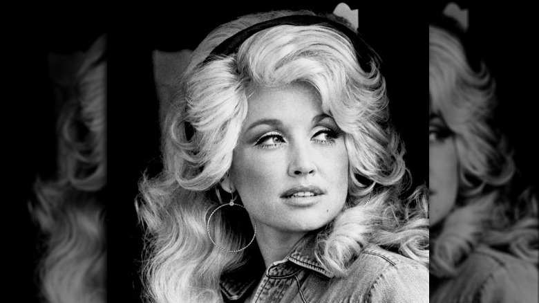 Dolly Parton in 1977