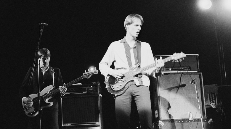 Tom Verlaine playing guitar
