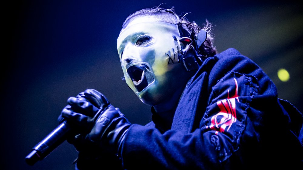 Corey Taylor performs in Milan in 2020 in his most recent mask