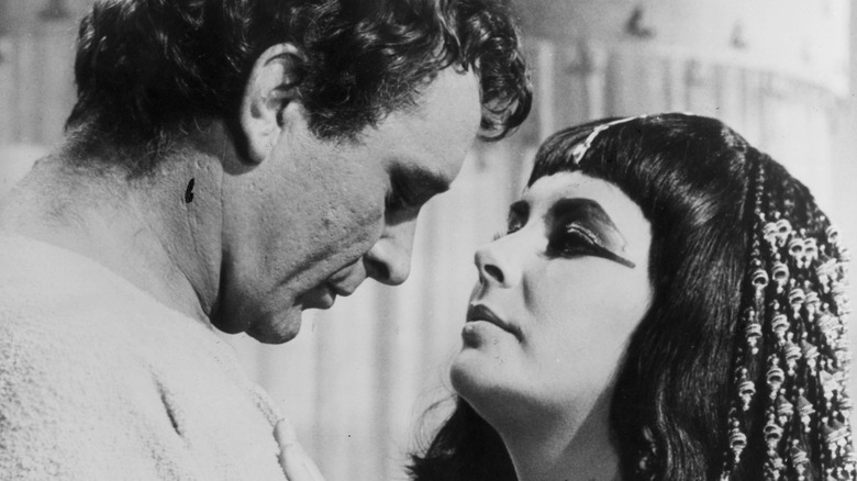 Richard Burton embracing Elizabeth Taylor