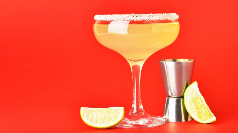 Daiquiri and limes 