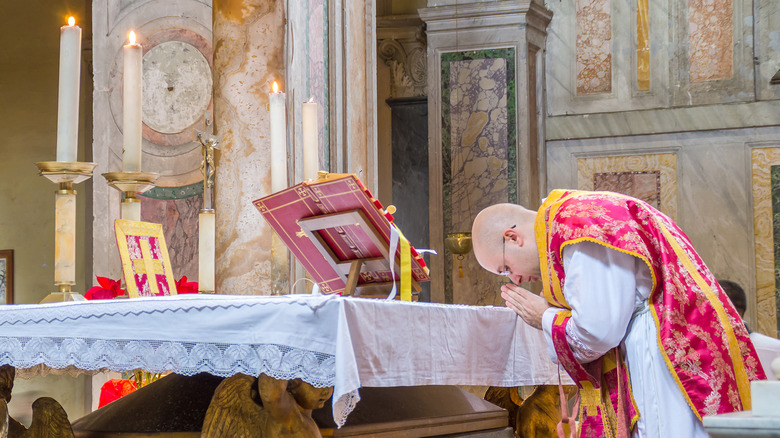 Tridentine Mass priest