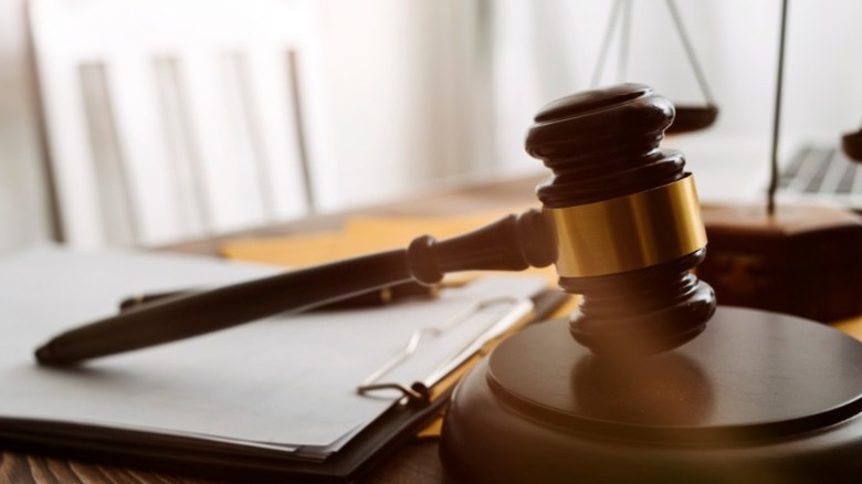 judge's gavel 