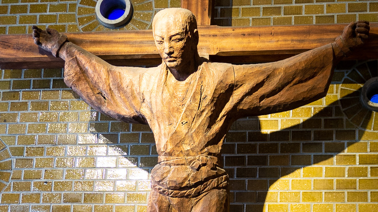 Statue of a Japanese crucified martyr