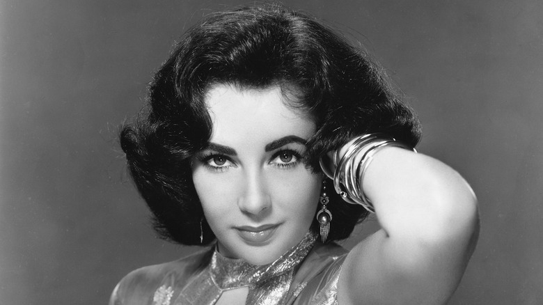 Elizabeth Taylor with elbow raised