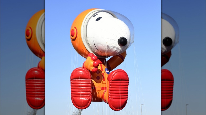 Snoopy float flying