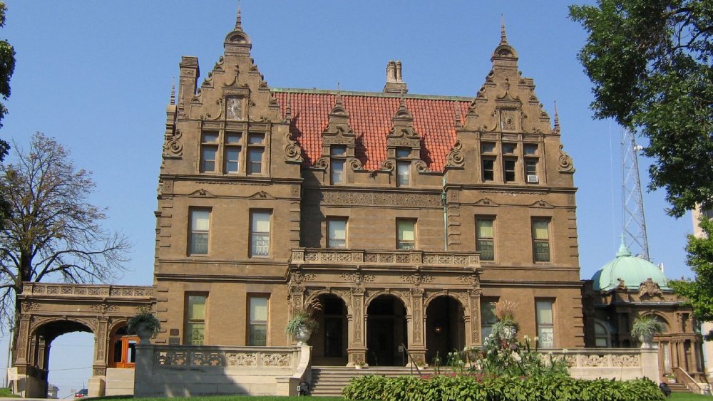 The Pabst Mansion with the Pavilion attached