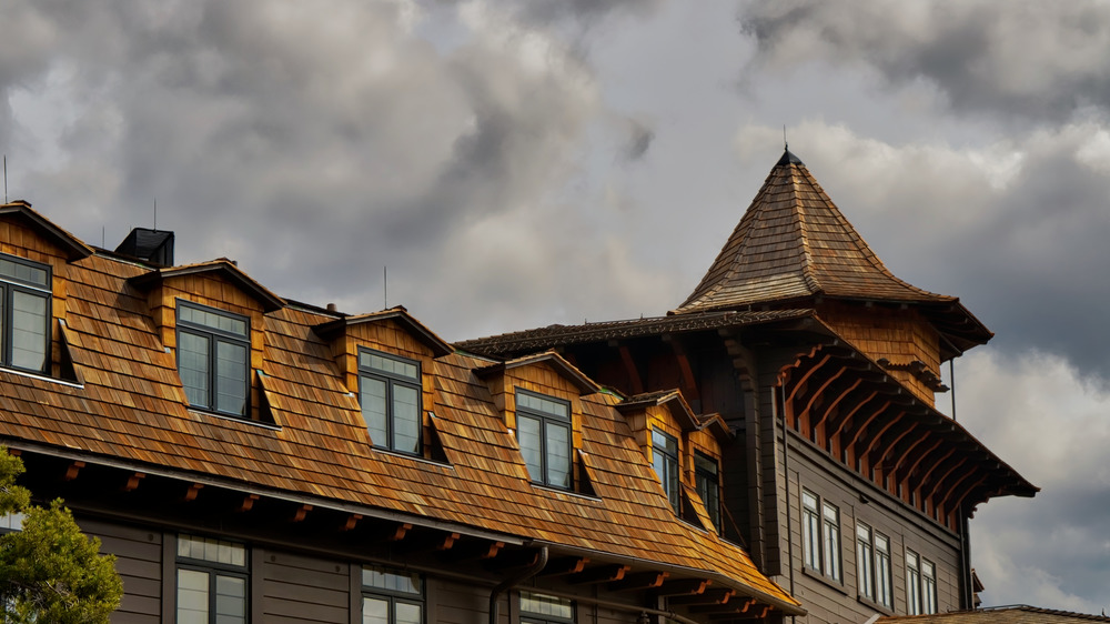 El Tovar under cloudy sky