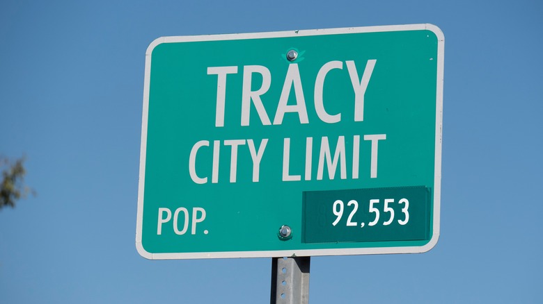 Tracy, California welcome sign