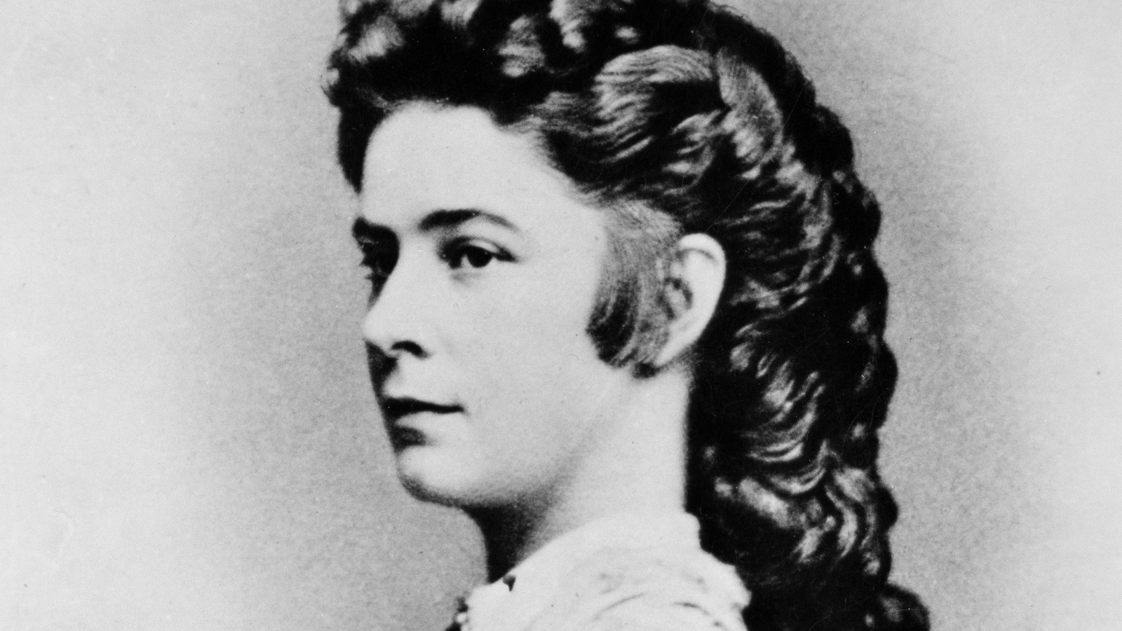 The Jewel Thief Empress Sisi's Gem From The Hulu Documentary, Explained