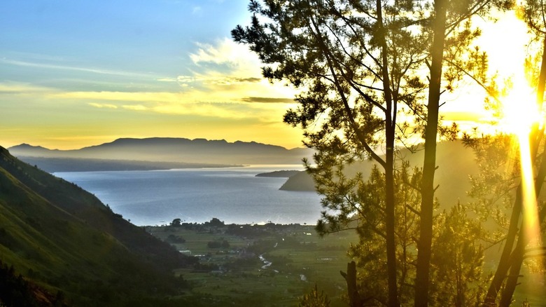 Village next to Lake Toba, 2017