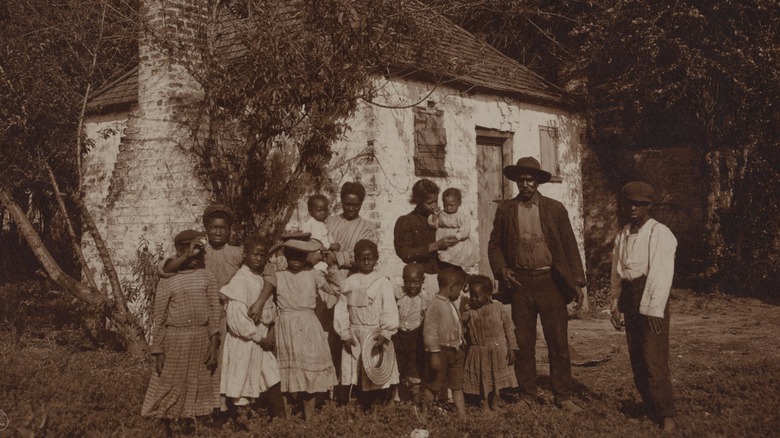 Black family near Savannah, Georgia, 1907