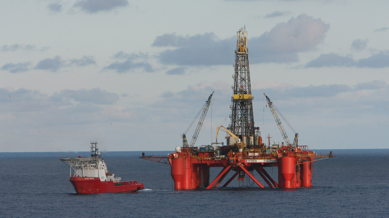 Byford Dolphin oil rig and boat