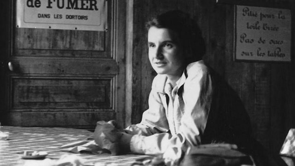 Rosalind Franklin at table in French laboratory