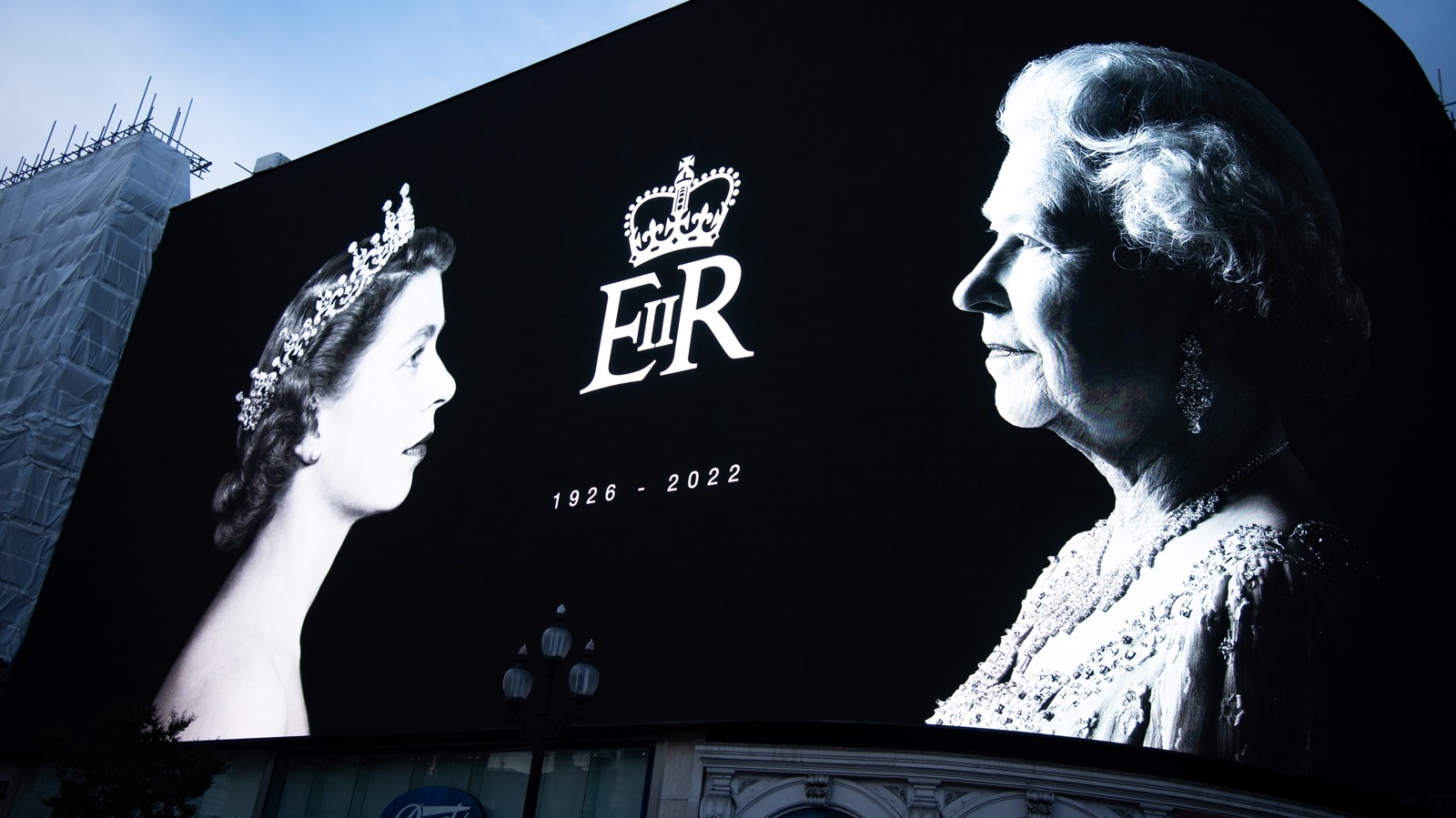 The Line To See The Queen's Coffin Is Much Longer Than You Think