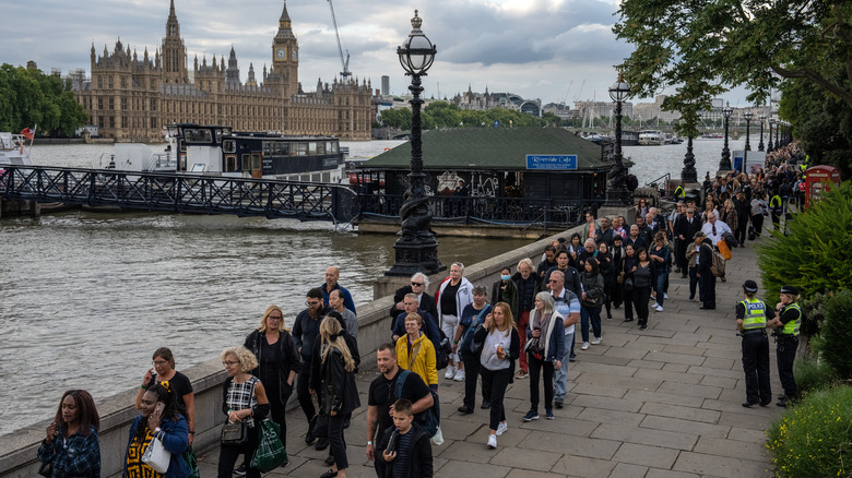 The Line To See The Queen's Coffin Is Much Longer Than You Think