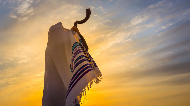 Rabbi with shofar