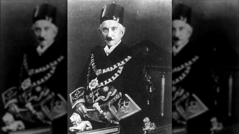 Temulji Bhicaji Nariman in Freemason robes