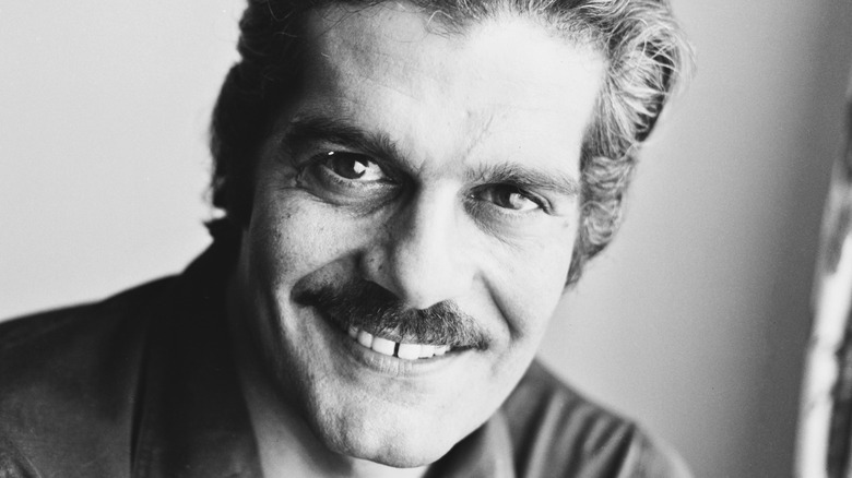 Omar Sharif smoking and playing bridge