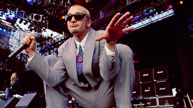 Layne Staley performing with Alice in Chains