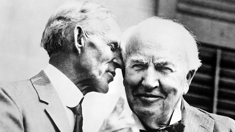 Henry Ford and Thomas Edison posing