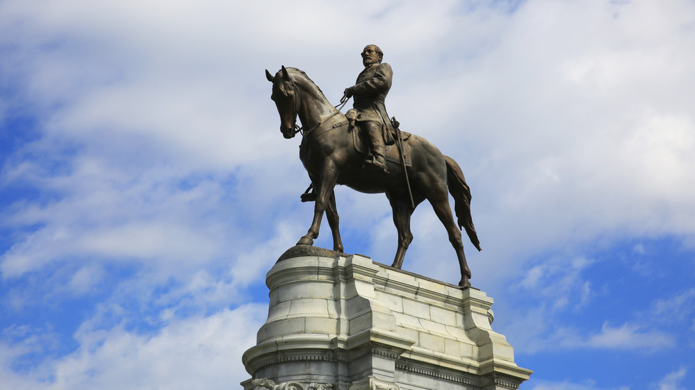 statue of Robert E. Lee