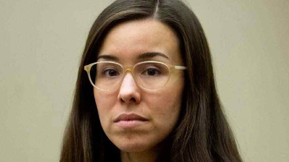 Jodi Arias wearing glasses