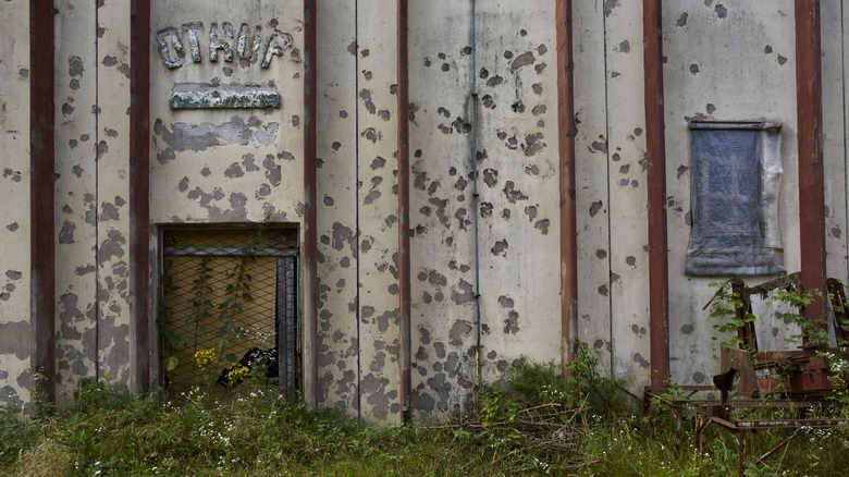 Kravica warehouse riddled with bullet holes