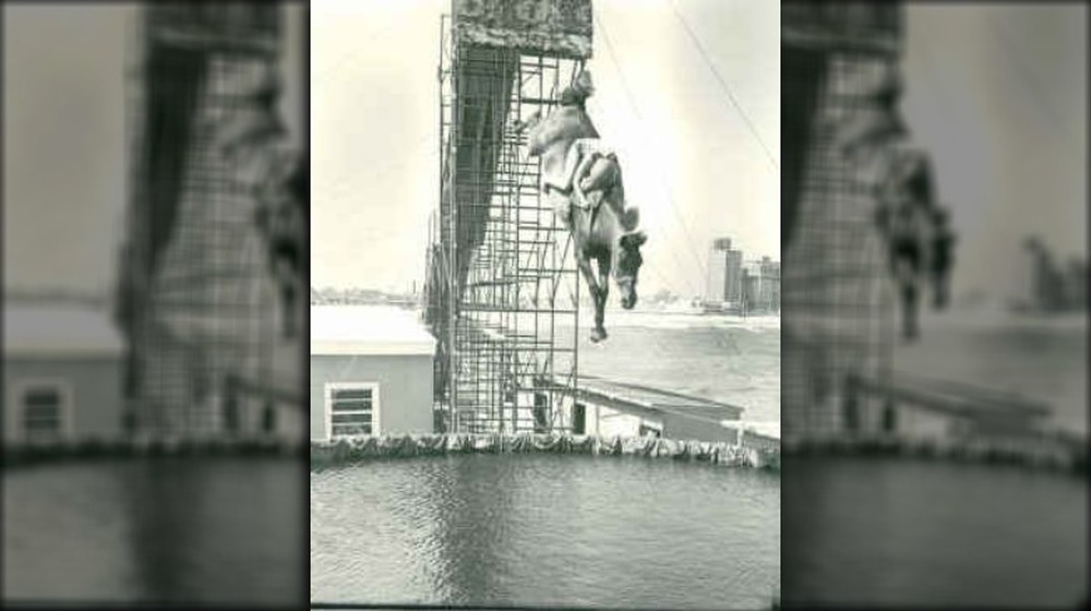 Oscar Smith horse diving