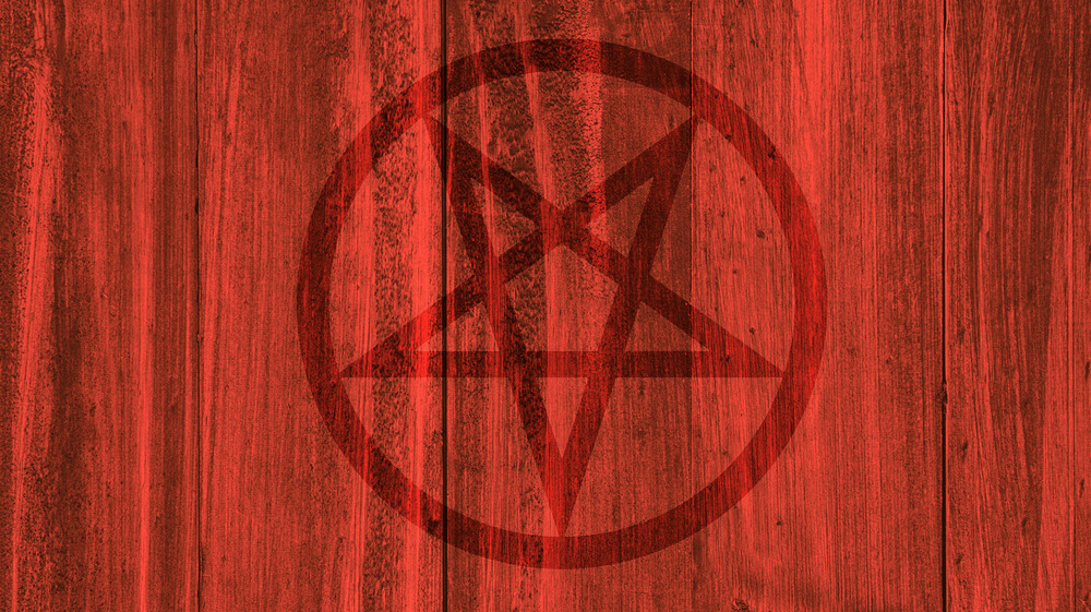 Inverted pentagram 