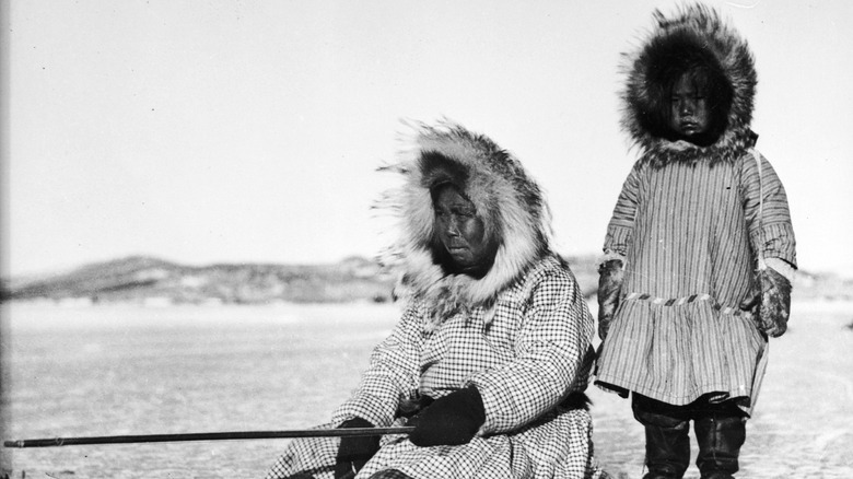 Inuuk woman and child 1950