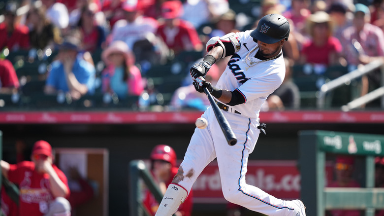 Luis Arráez swinging at ball