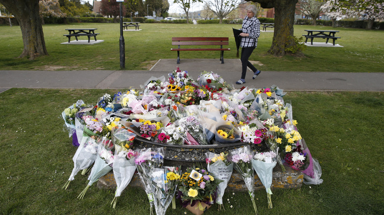 flower bouquets covering memorial 