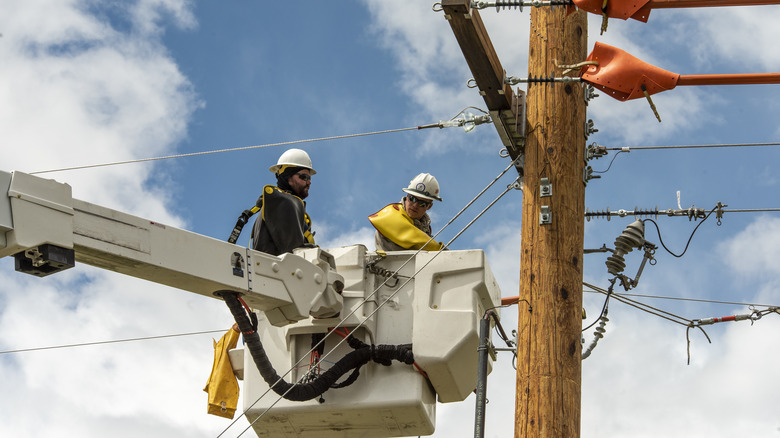 Linemen electric transmissions lines