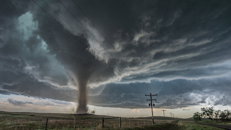 tornado storm chasing
