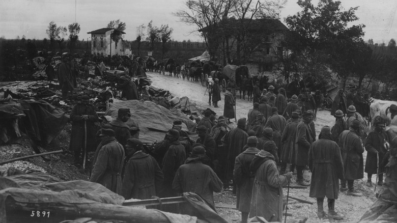 photo of italian troops retreating from caporetto