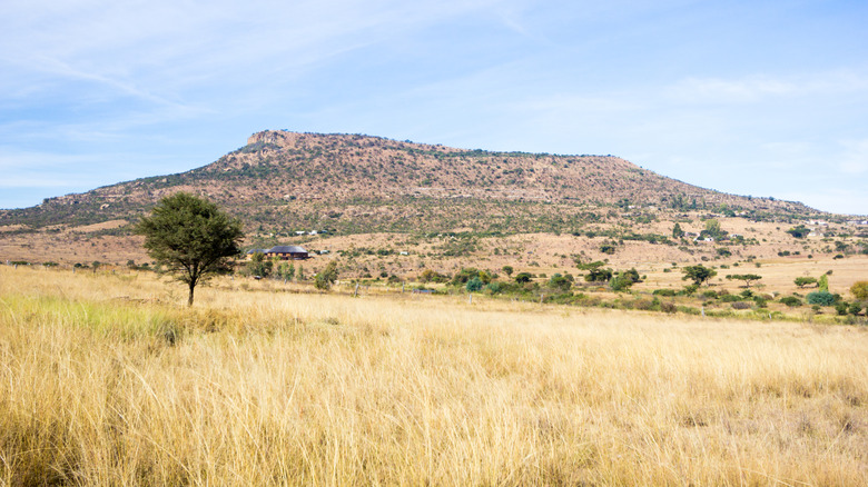 terrain at the battleground of rorke's drift