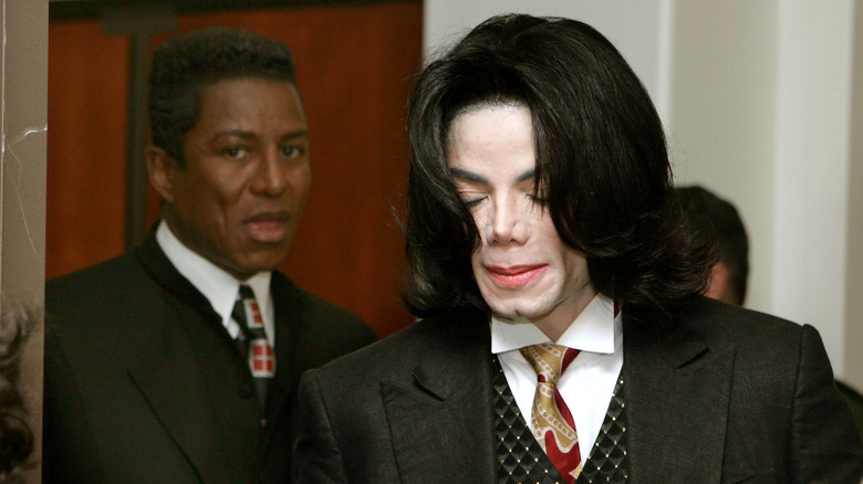 Michael and Jermaine Jackson walking into a courtroom looking serious