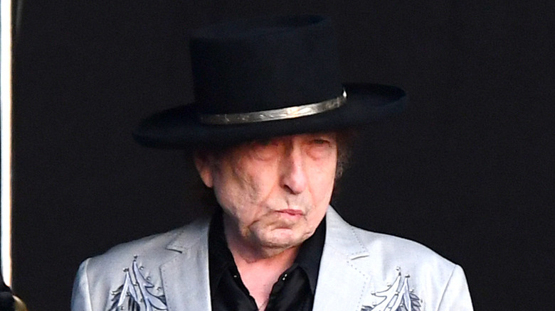 Bob Dylan smirking