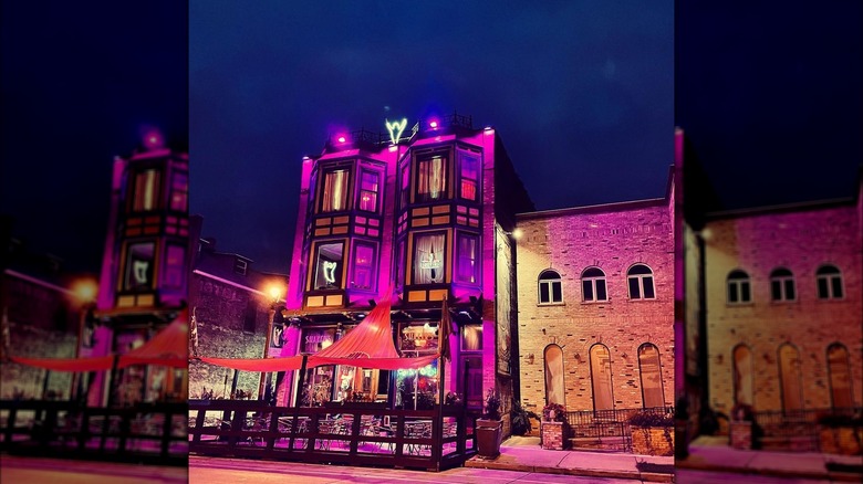 Shaker's Cigar Bar