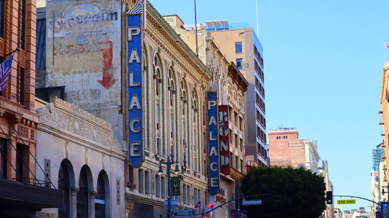 facada of the Palace Theatre in Los Angeles
