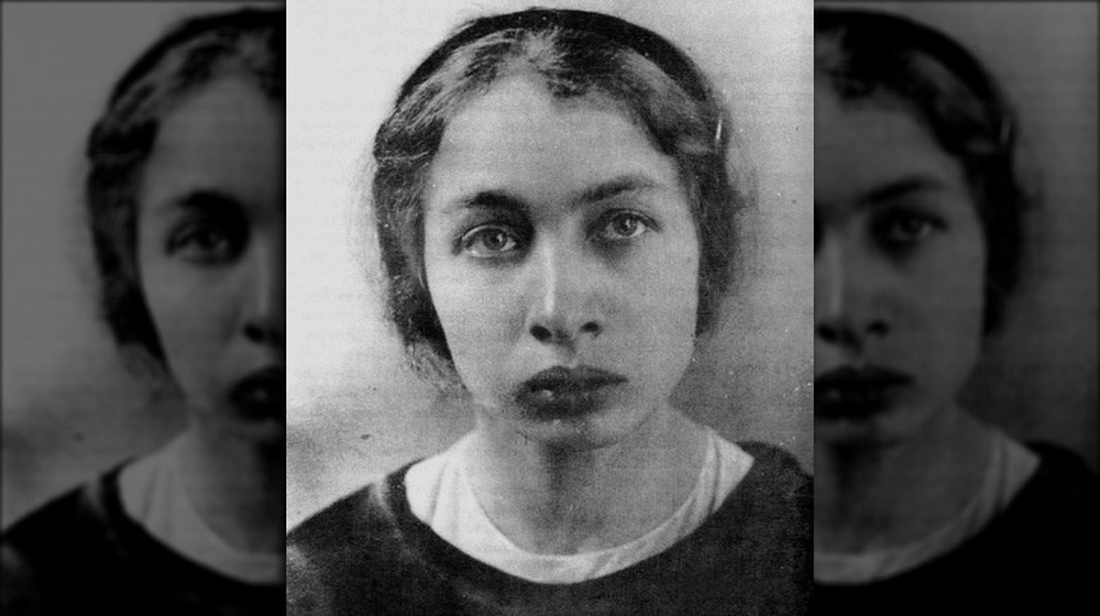 fanny kaplan looking serious
