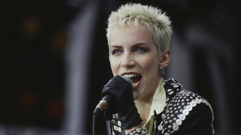 Annie Lennox singing