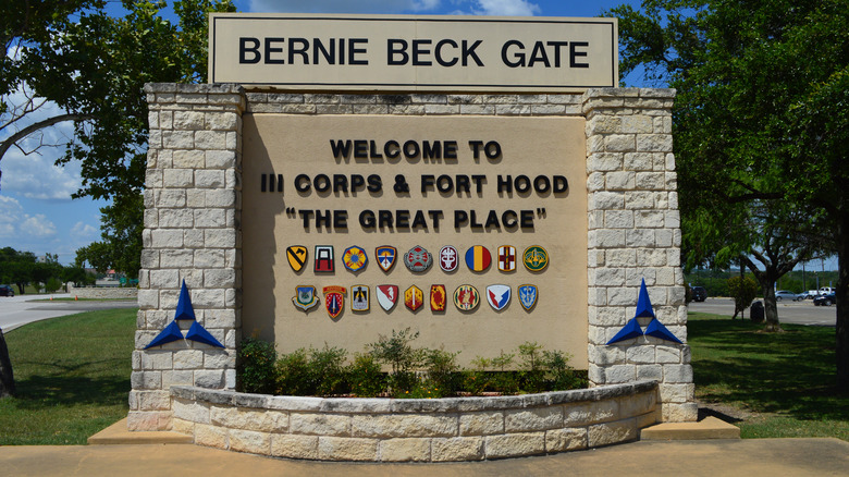 Entrance sign to Fort Hood