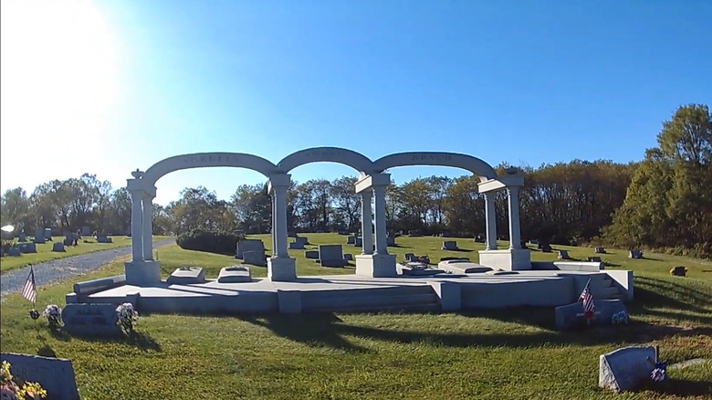 Helen Brach's empty grave in Ohio