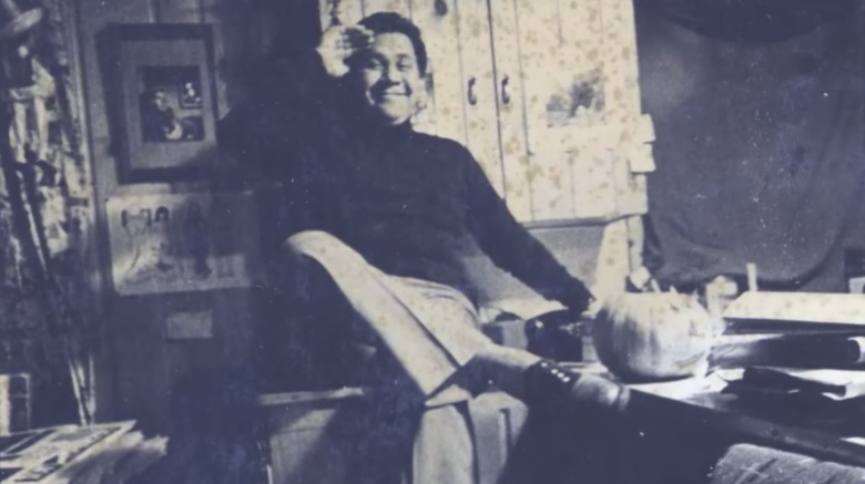 Oscar Zeta Acosta saluting