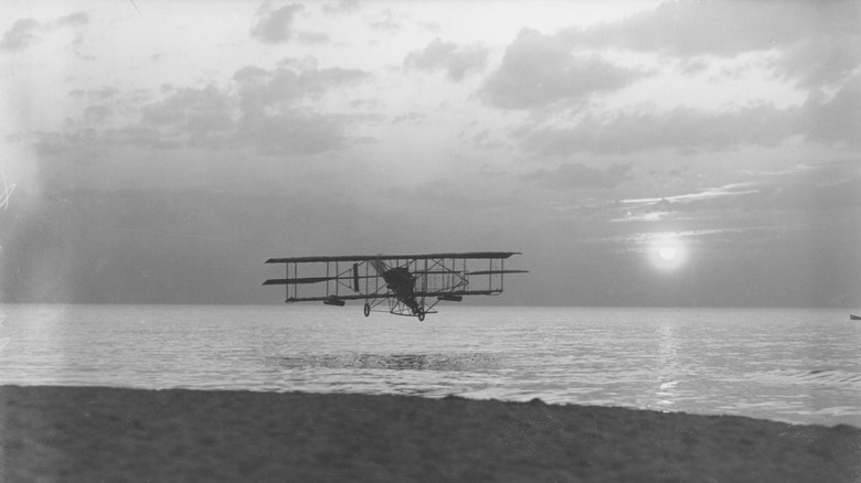 Plane flies over Lake Erie